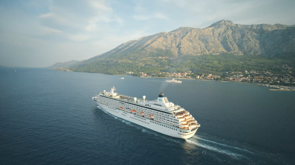 Vanessa Williams to Light Up Crystal Serenity for a Special Holiday Voyage