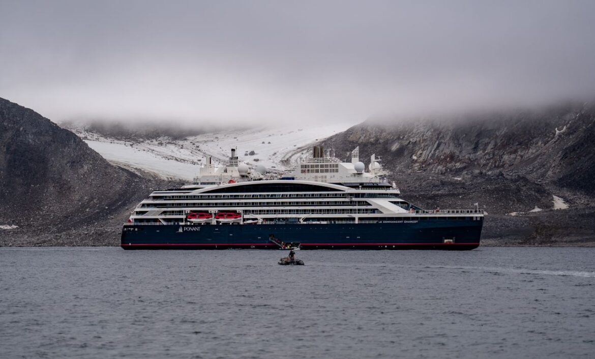 Lindblad Expeditions Acquires White Desert Antarctica, Echo Charlie Modern Odysseys on the Horizon